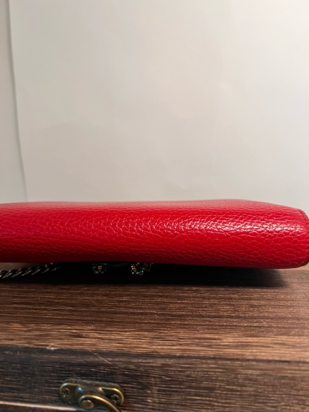 Gucci Red Leather Envelope Clutch with Gold-Tone Horsebit - Picture 4 of 9